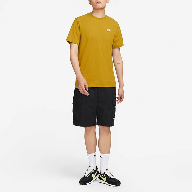 Nike Sportswear Club LogoT