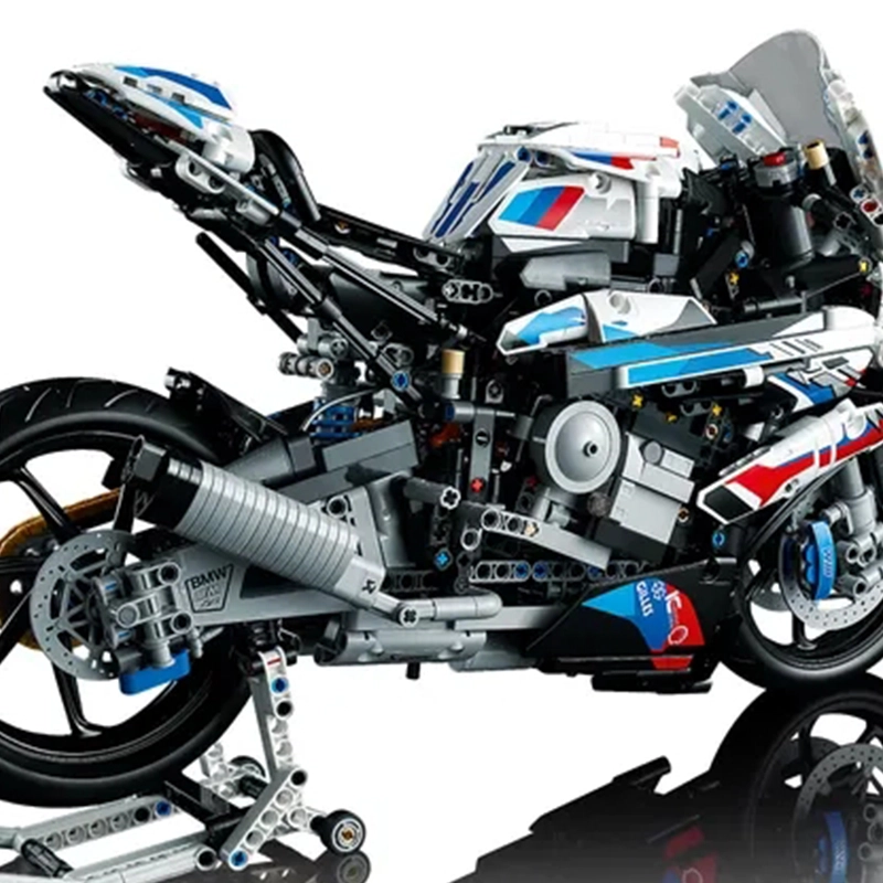 LEGO BMW M1000RR 42130