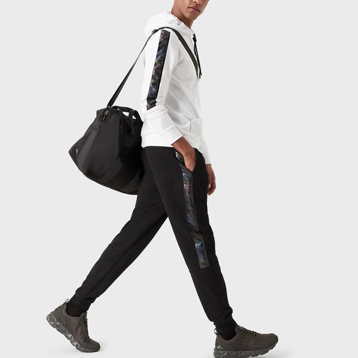 EMPORIO ARMANI FW22 Logo