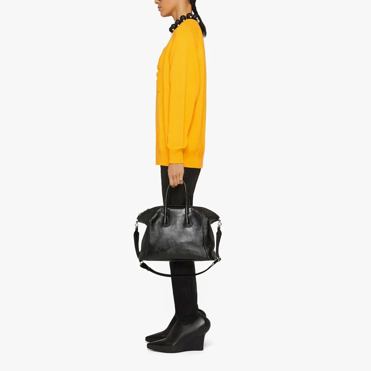 Givenchy FW22 Logo