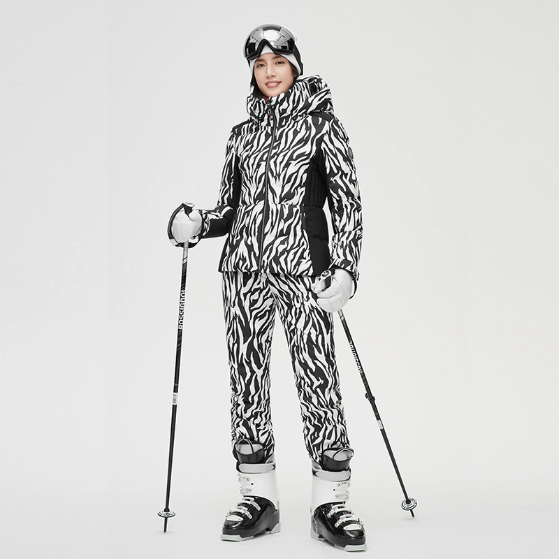 波司登 多重防护短款连帽鹅绒滑雪衣 女款 黑白斑马纹