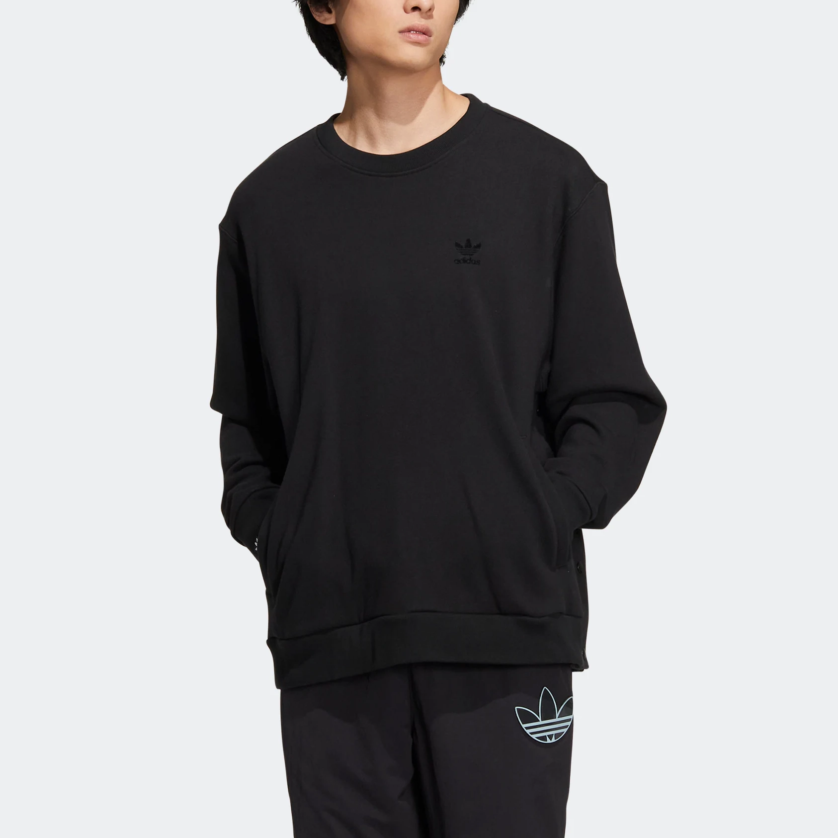adidas originals FW22 Essential Crew