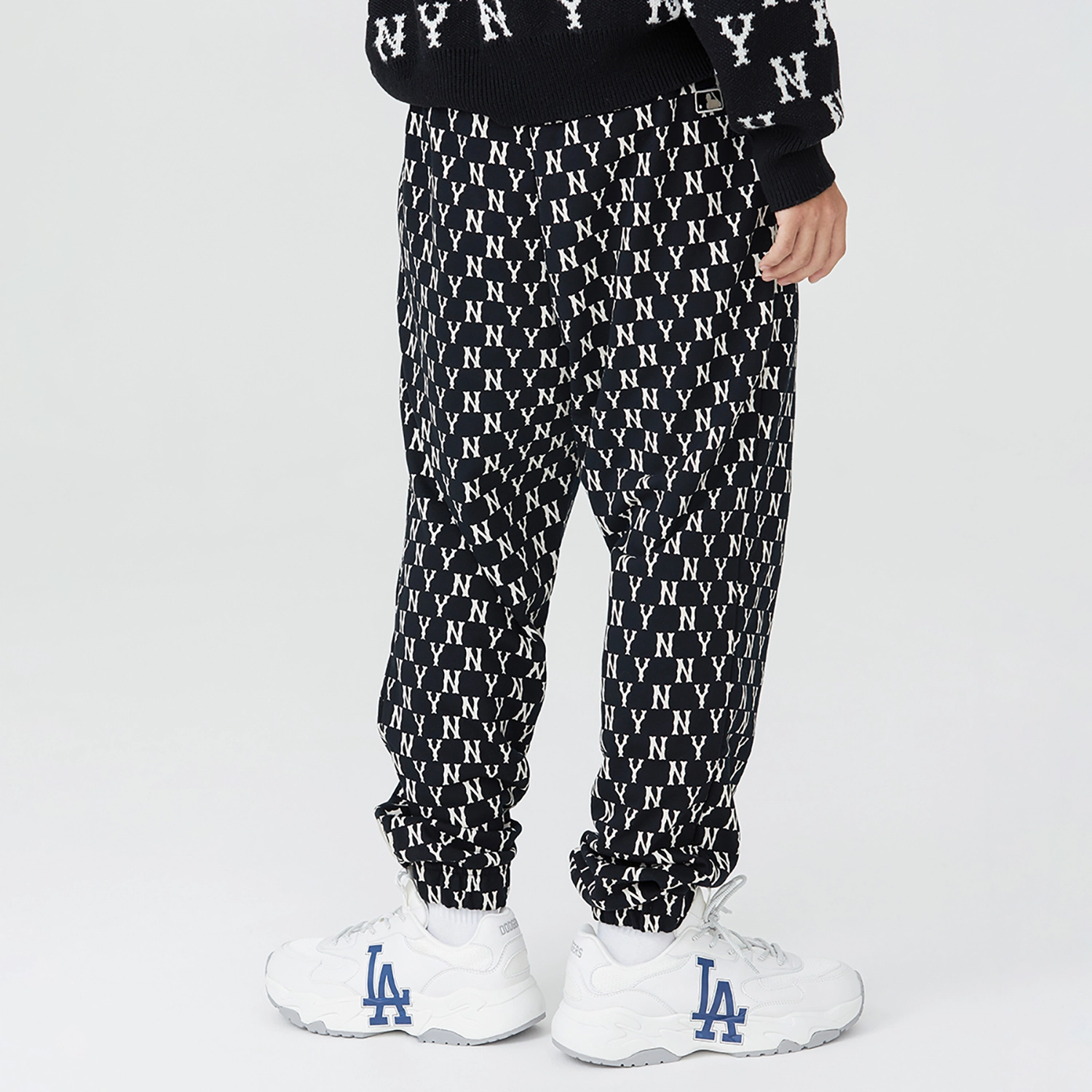 MLB FW22 Logo