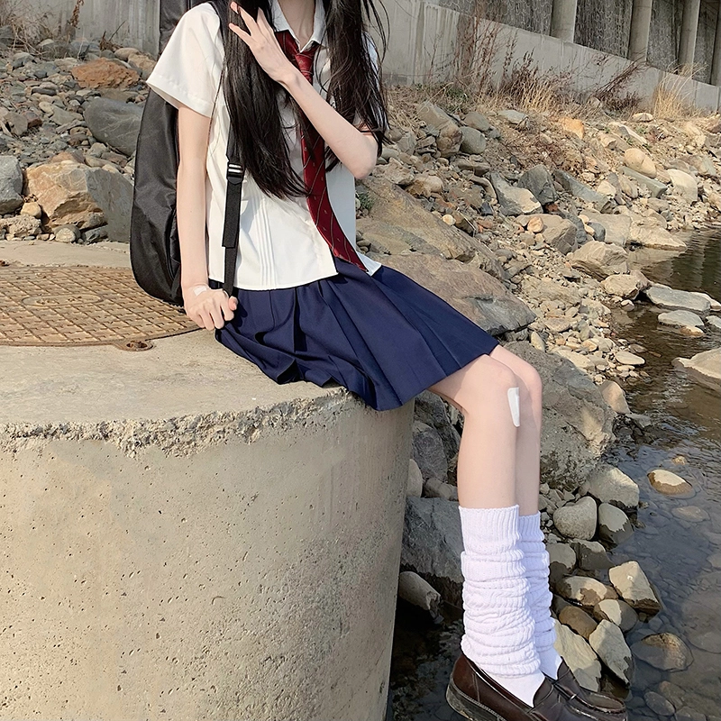 东鲸岁时记 刺绣领带翻领单排扣短袖衬衫 女款