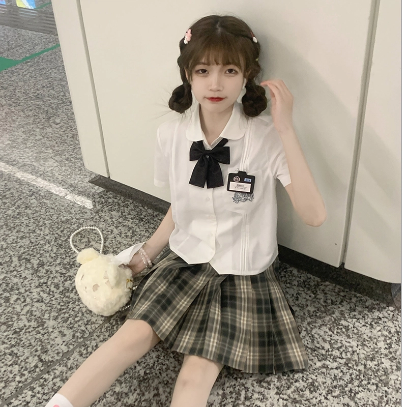 东鲸岁时记 纯色徽章刺绣直筒短袖衬衫 女款 幻海之城