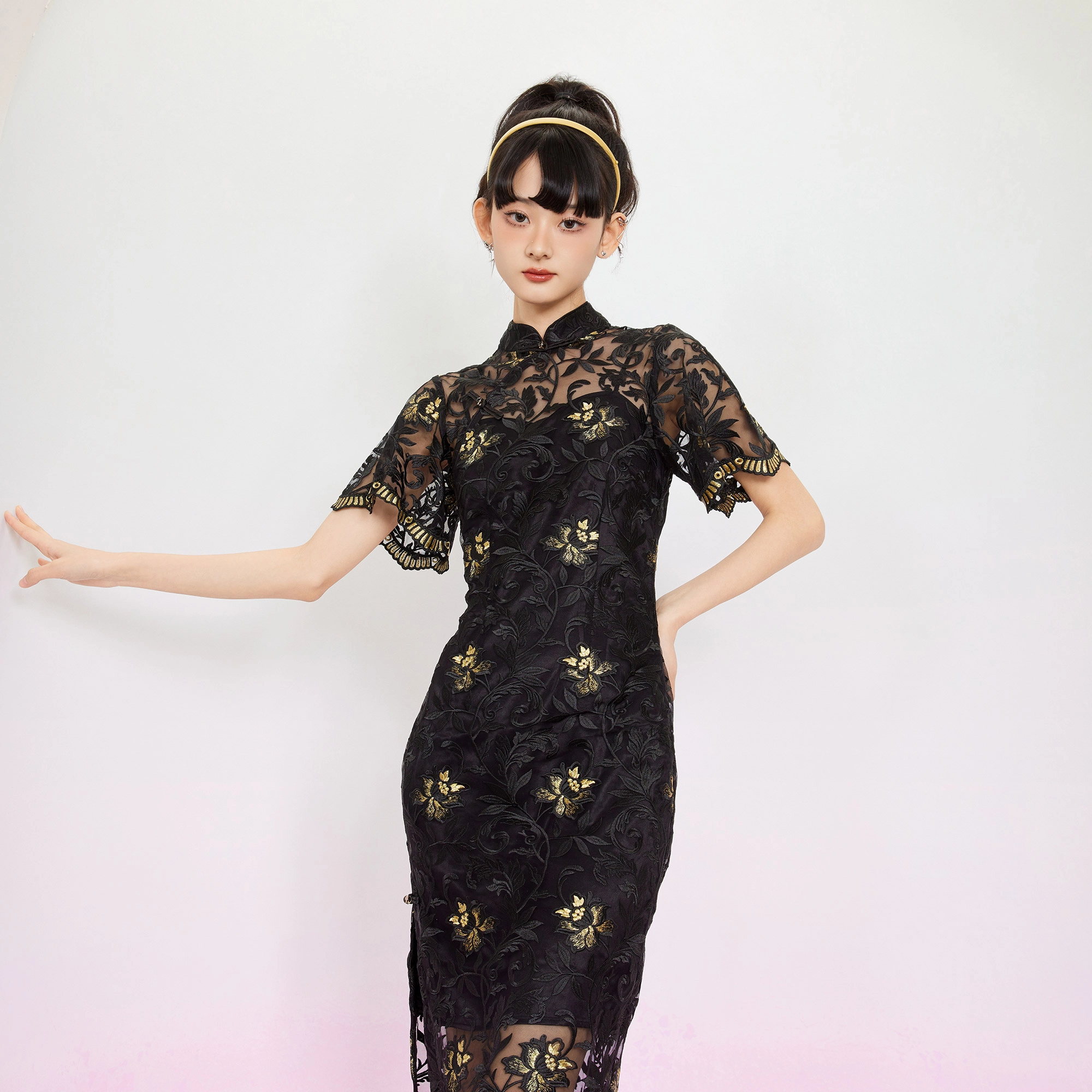 槿爷东方 黑叶金线荷花绣单斜襟花边袖旗袍 女款 黑色