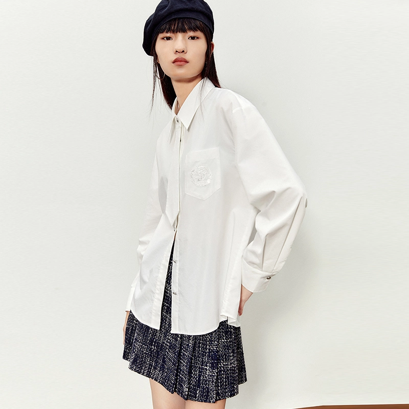 太平鸟女装 学院风可脱卸领带纯色徽章刺绣长袖衬衫 女款