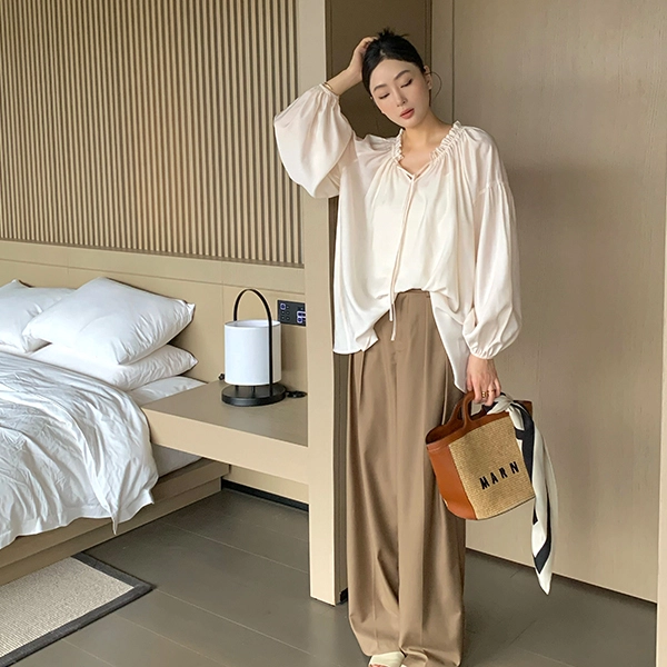 周淼 纯色荷叶领套头直筒衬衫 女款 杏色