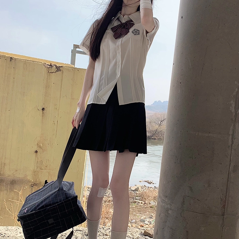 东鲸岁时记 刺绣印花单排多扣直筒短袖 樱川衬衫 女款