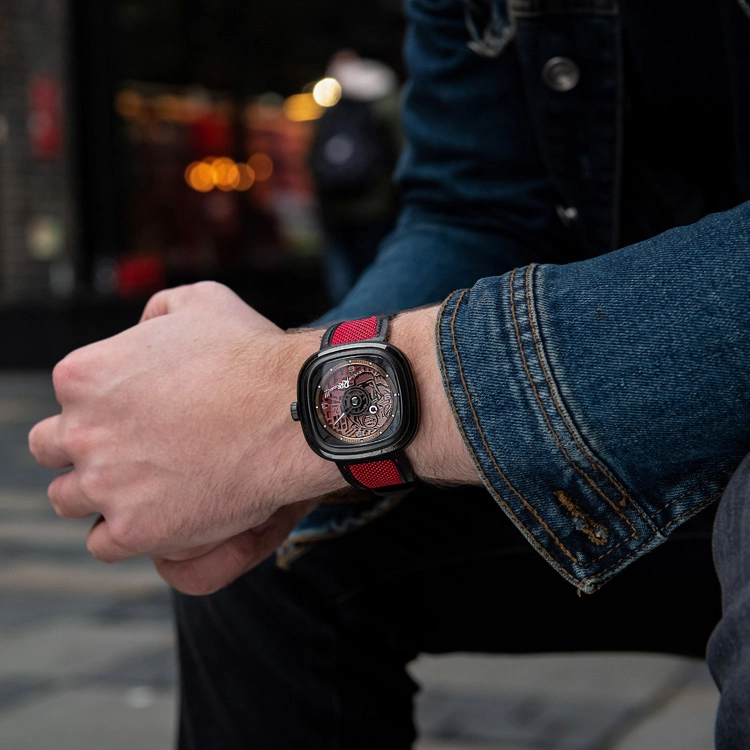 SEVENFRIDAY T 30 45.6mm T305