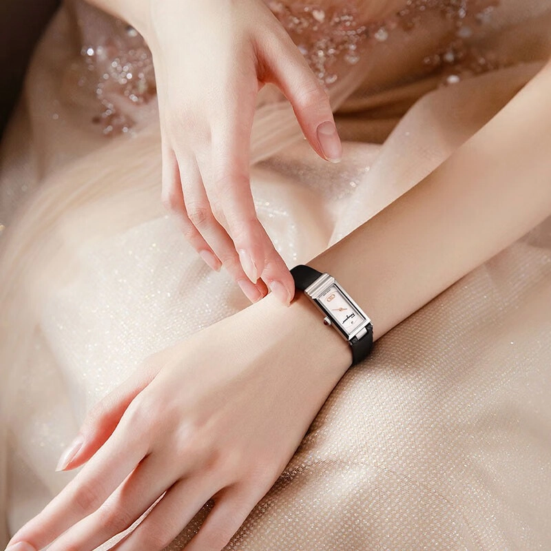 FERRAGAMO ESSENTIAL SFMK00122