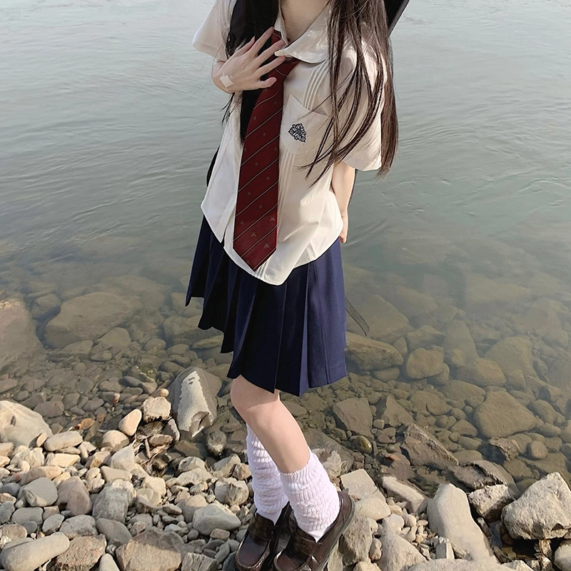 东鲸岁时记 刺绣领带翻领单排扣短袖衬衫 女款