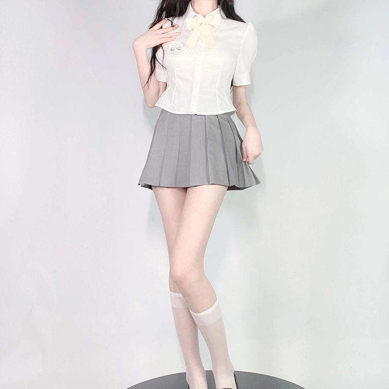 九条喵 收腰辣妹短款短袖郁金香公主风徽章领结泡泡袖衬衫 女款