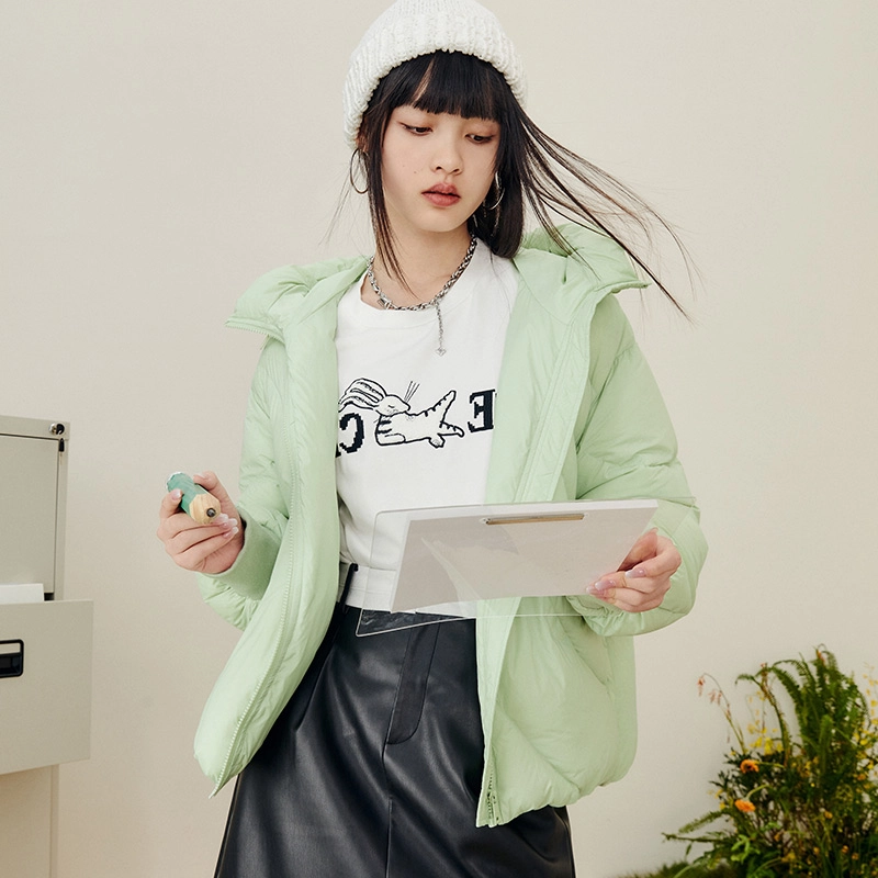 太平鸟女装 泡芙轻羽绒连帽短款面包羽绒服 冬季 女款