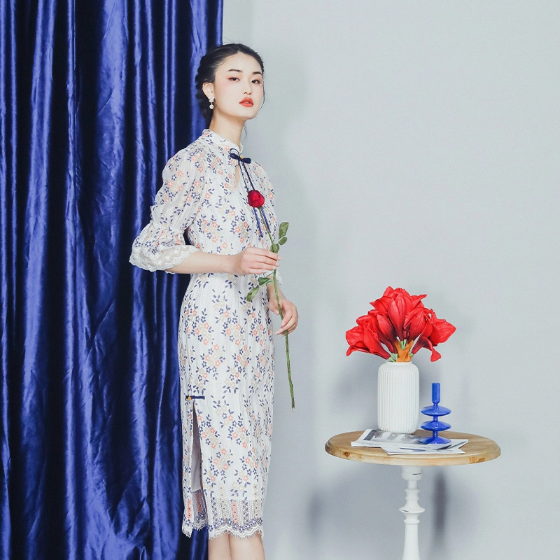 槿爷东方 捕梦者 碎花刺绣蕾丝泡泡袖长旗袍 女款 蓝白色