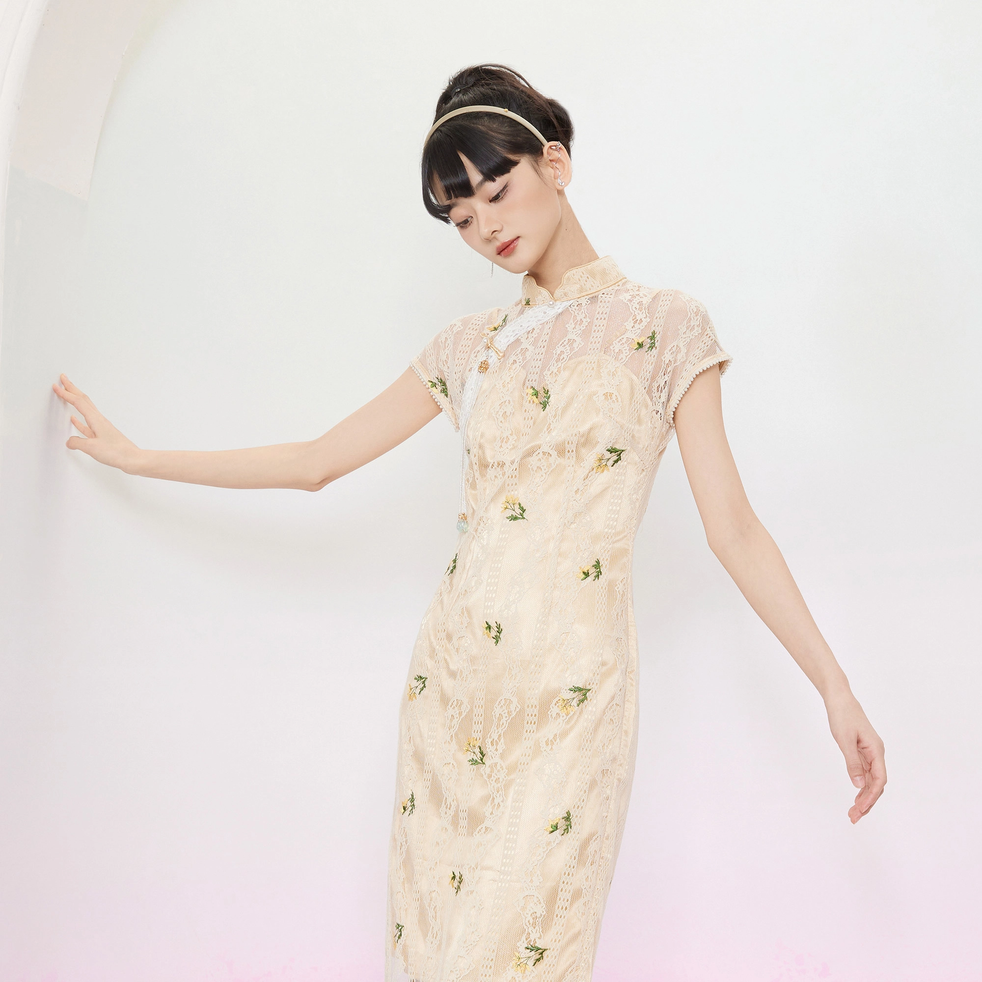 槿爷东方 金盏花复古风改良蚀骨旗袍 女款 浅杏色