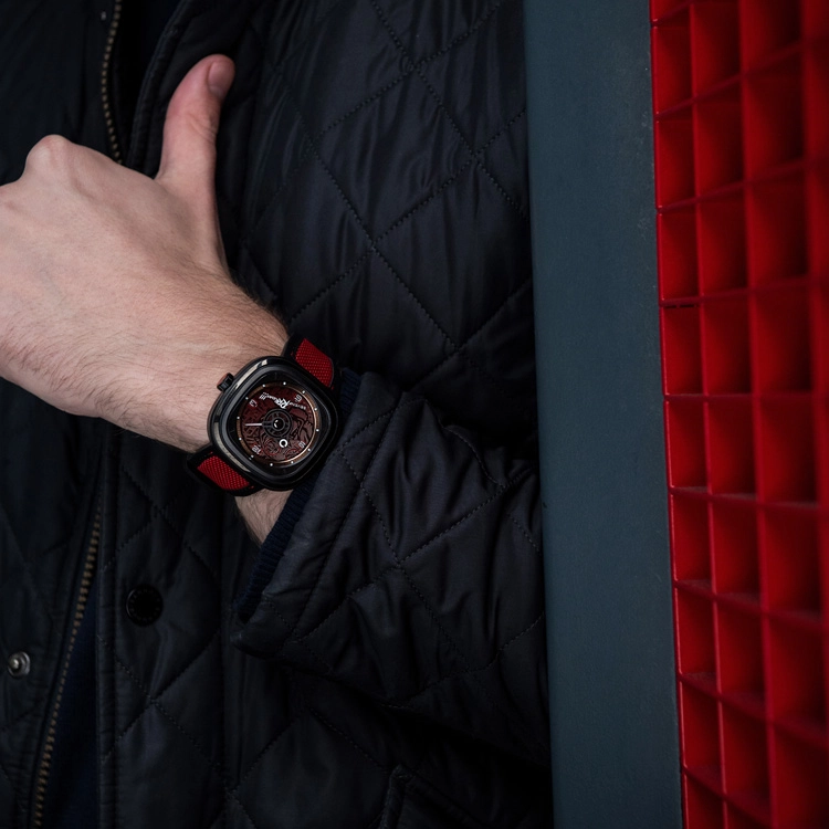 SEVENFRIDAY T 30 45.6mm T305