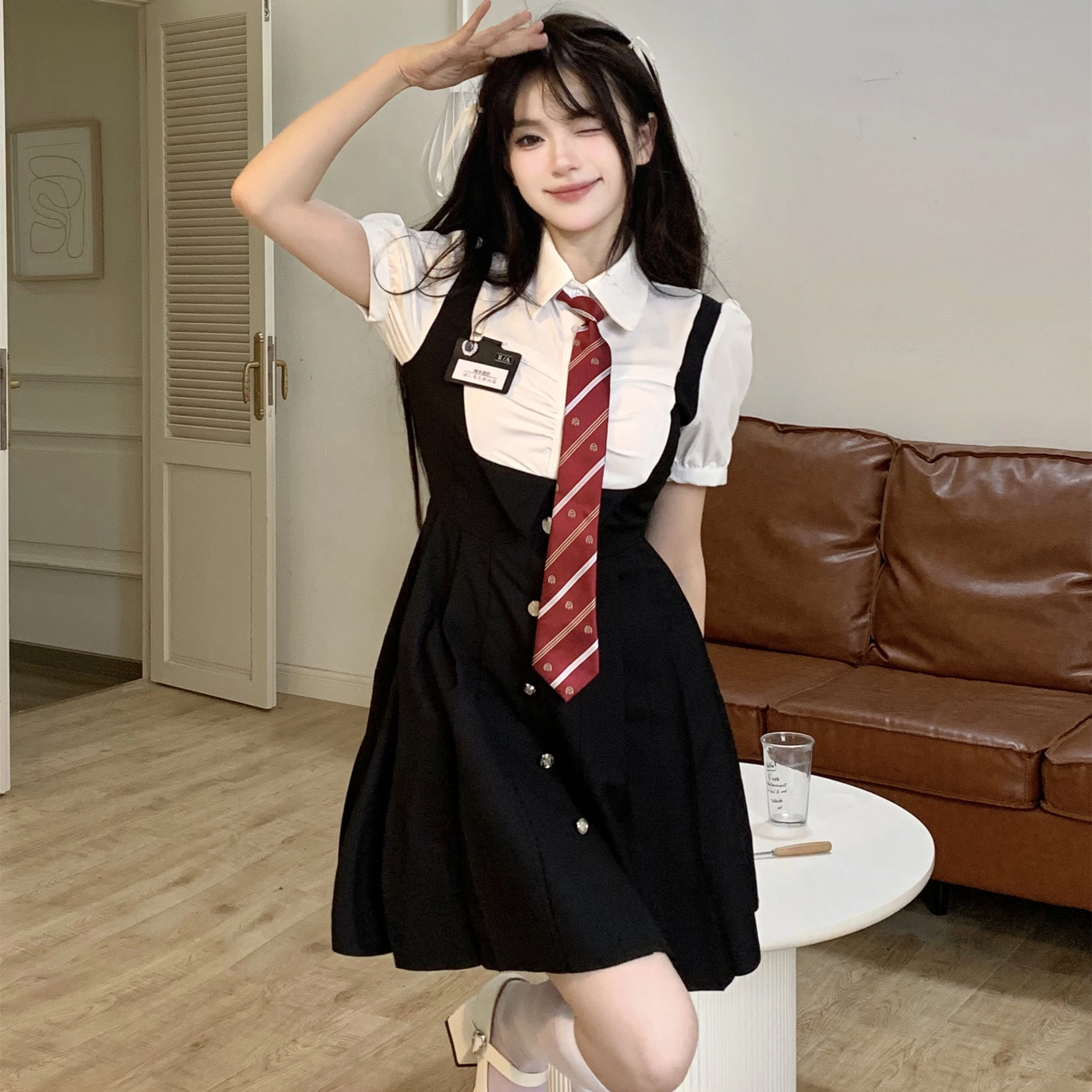 纯色假两件收腰短袖连衣裙 女款 黑色 赠黑名扎