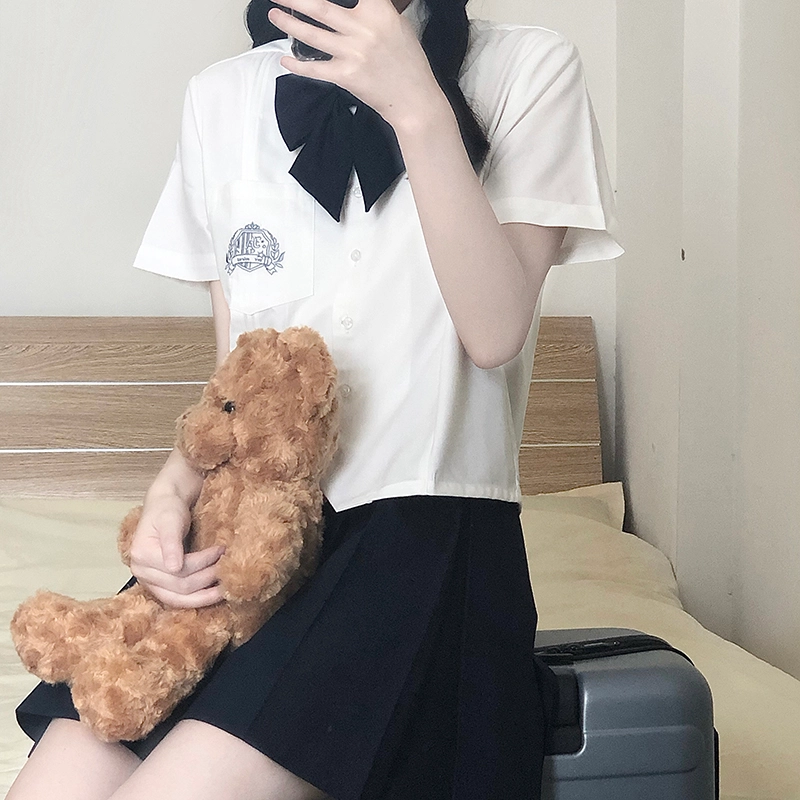 东鲸岁时记 纯色徽章刺绣直筒短袖衬衫 女款 幻海之城