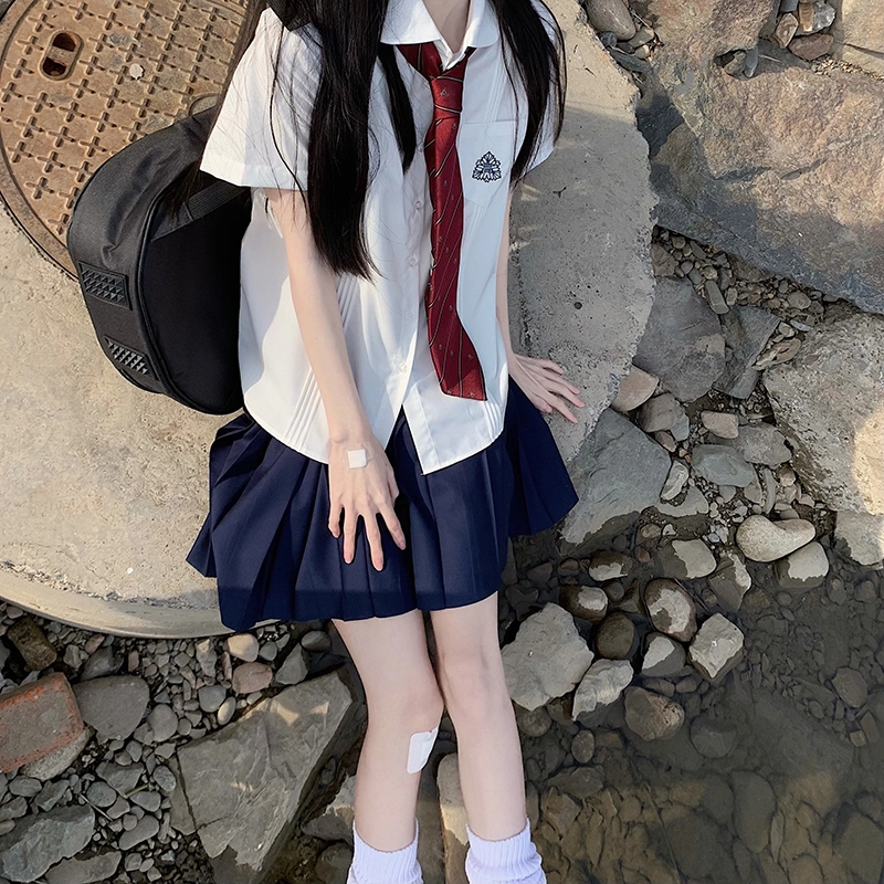 东鲸岁时记 刺绣领带翻领单排扣短袖衬衫 女款