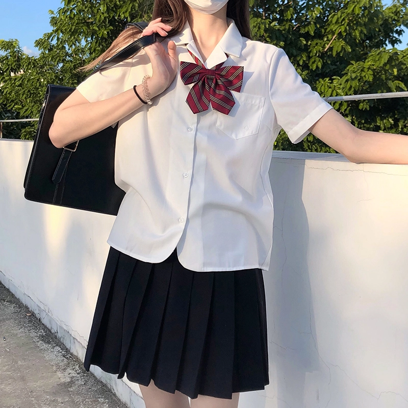 东鲸岁时记 纯色翻领直筒短袖 羽京高衬衫 女款