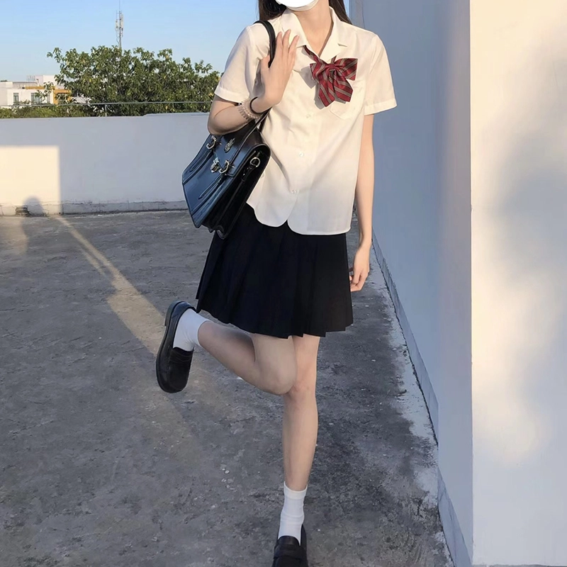 东鲸岁时记 纯色翻领直筒短袖 羽京高衬衫 女款