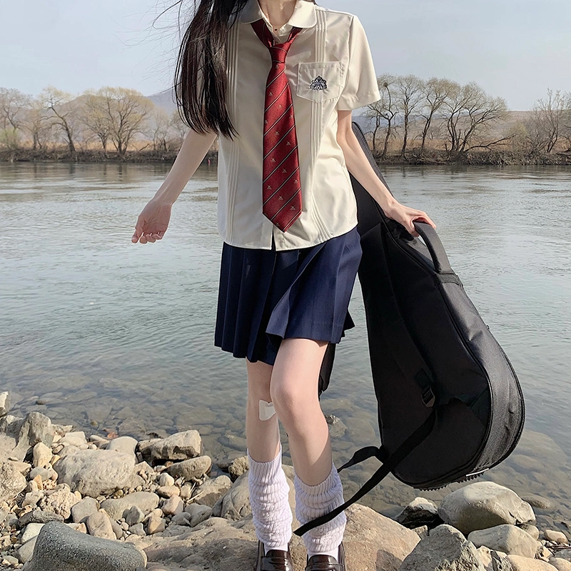东鲸岁时记 刺绣领带翻领单排扣短袖衬衫 女款