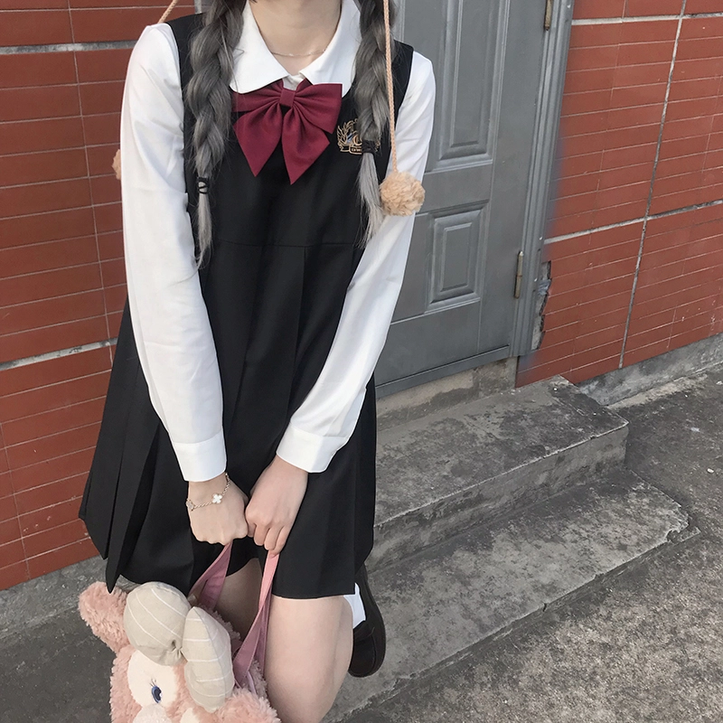 东鲸岁时记 圆领褶皱刺绣无袖连衣裙 女款