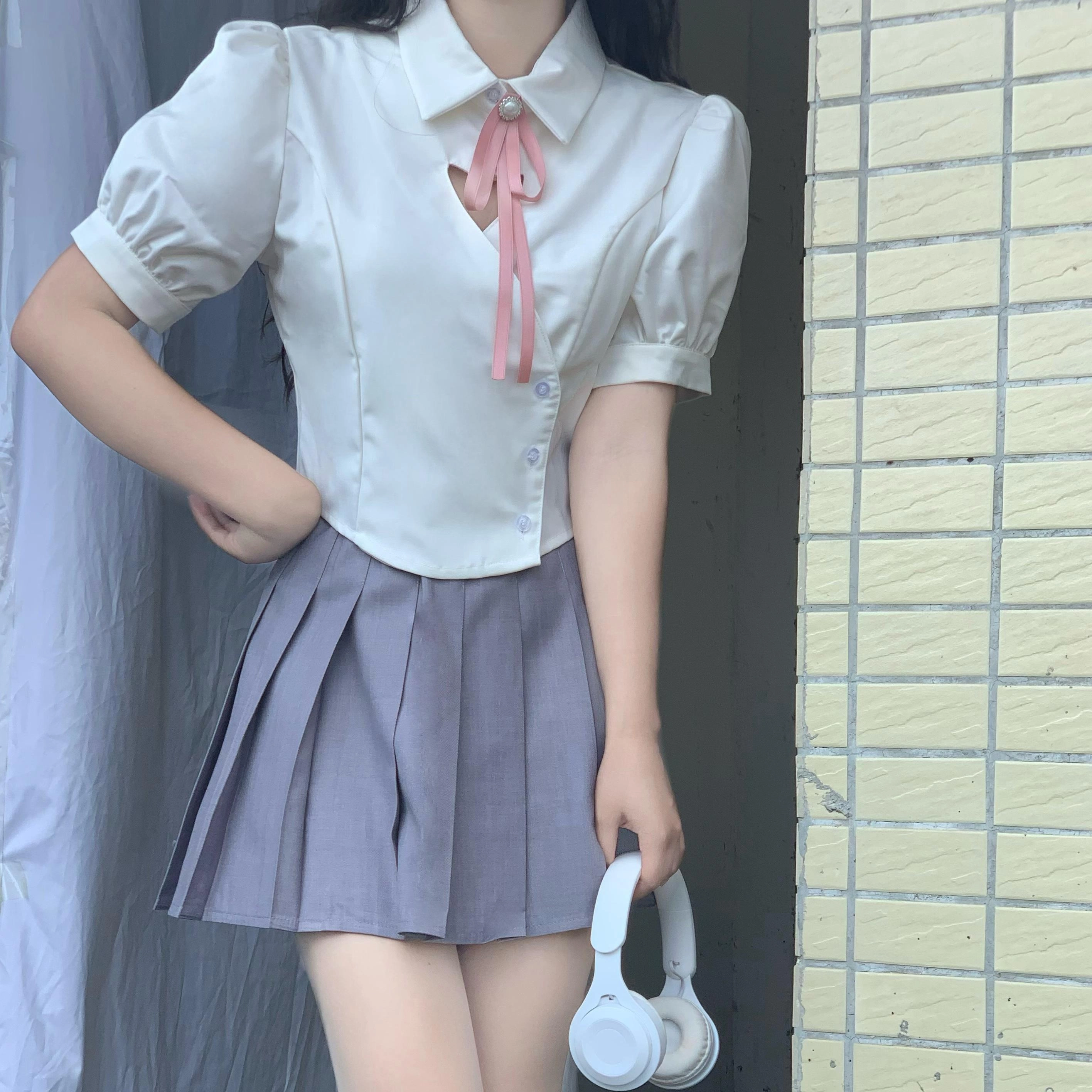 九条喵 爱心镂空收腰泡泡袖领结衬衫制服上装 女款 白色