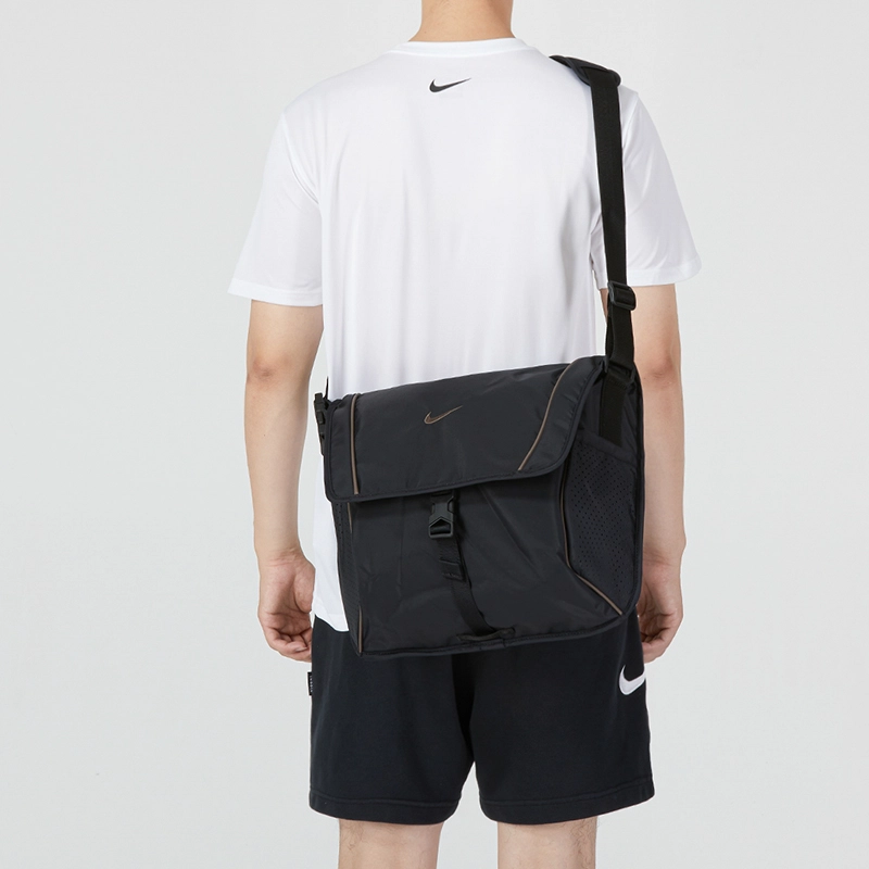 Nike EssentalsI Messenger