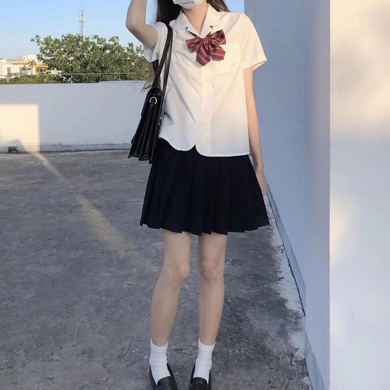 东鲸岁时记 纯色翻领直筒短袖 羽京高衬衫 女款
