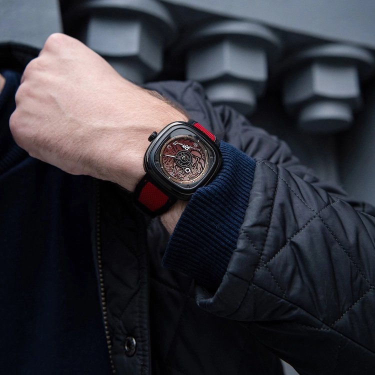 SEVENFRIDAY T 30 45.6mm T305