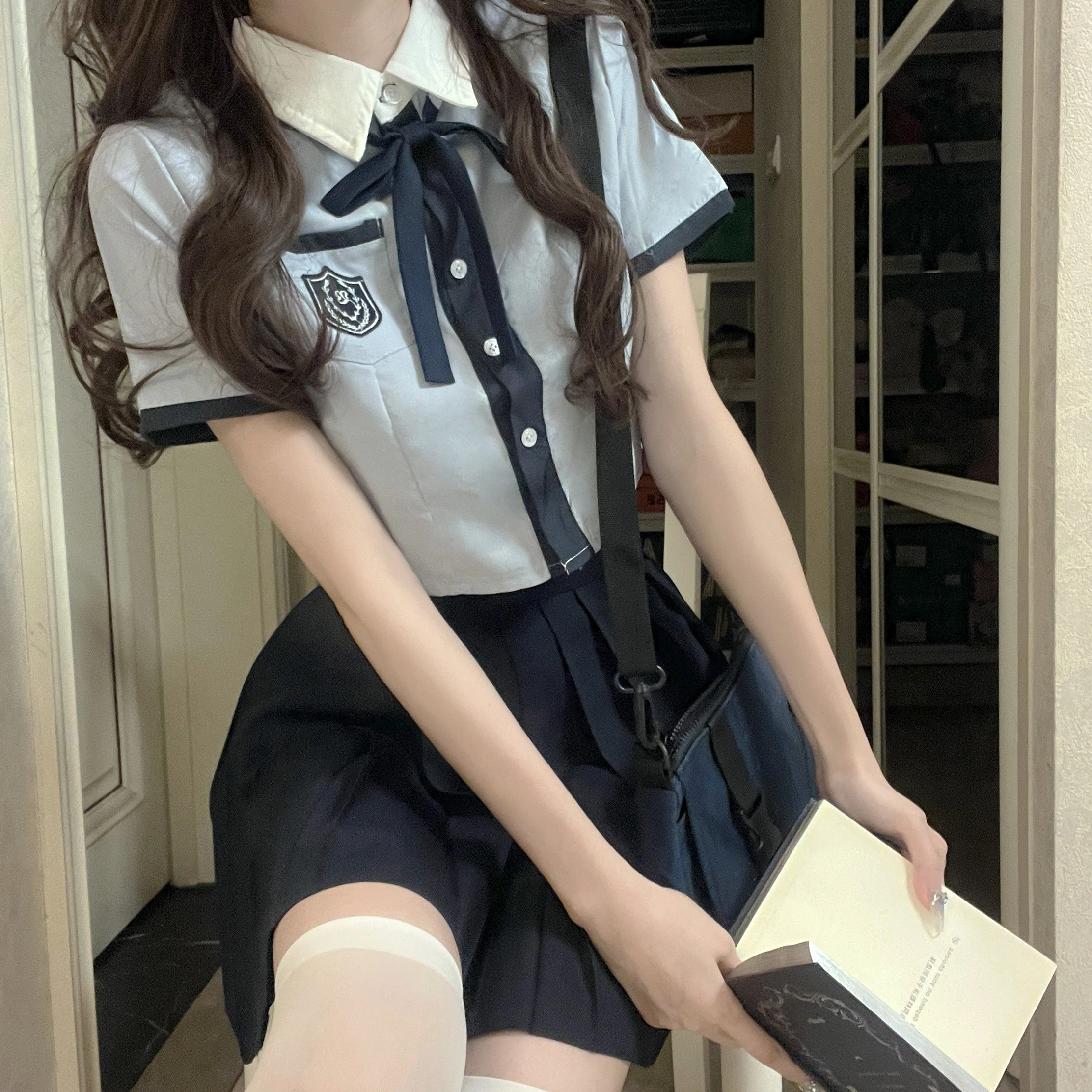 花山家的猫 纯色尖领纽扣短款短袖衬衫高腰短款半身裙制服套装 女款