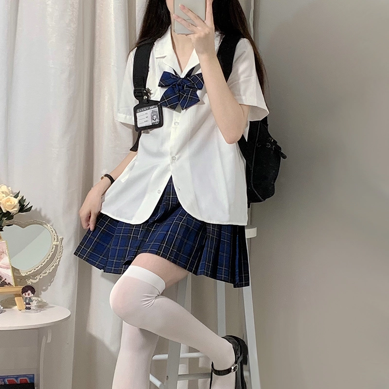 东鲸岁时记 纯色翻领直筒短袖 羽京高衬衫 女款