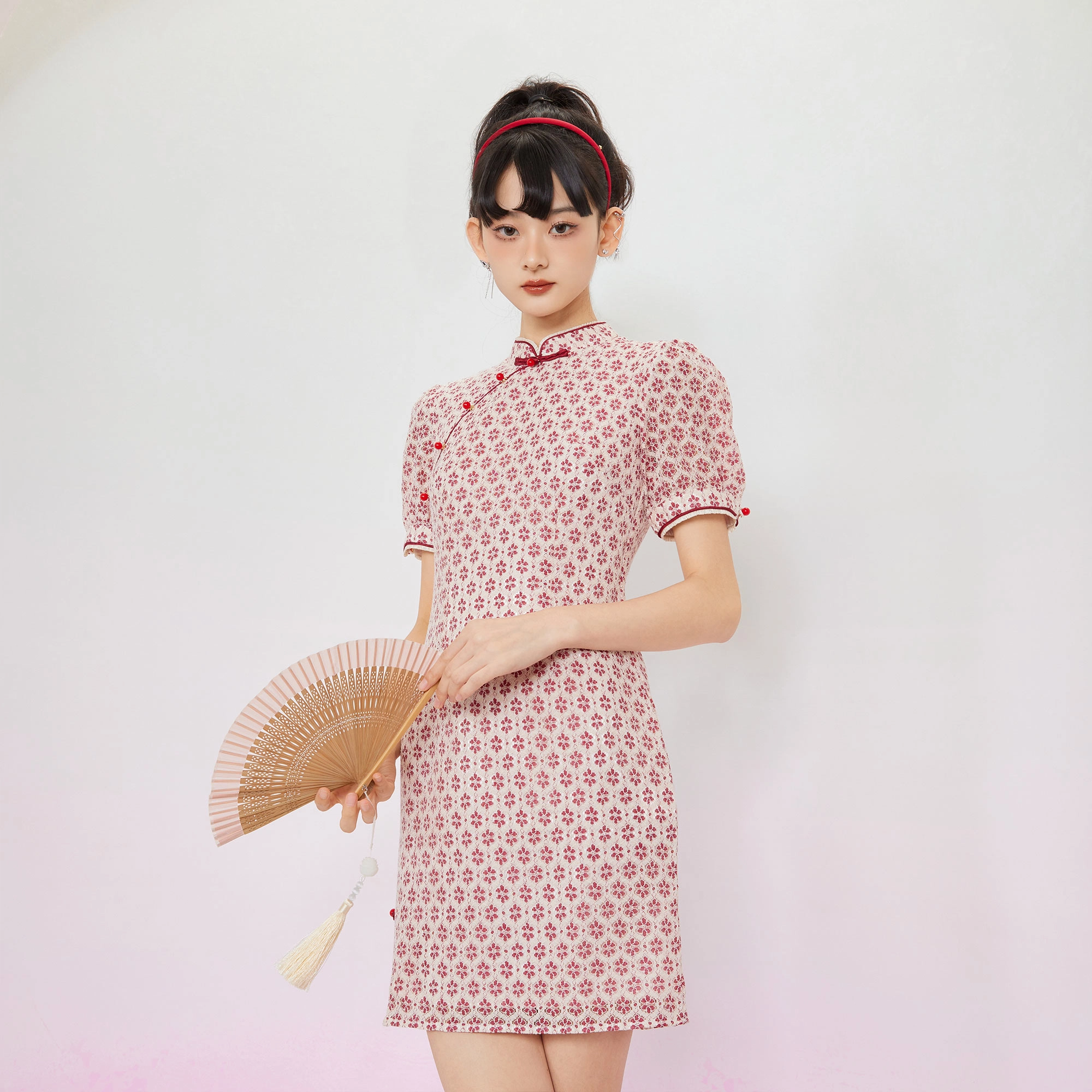槿爷东方 花卉刺绣满印蕾丝短袖短旗袍 红白色 女款