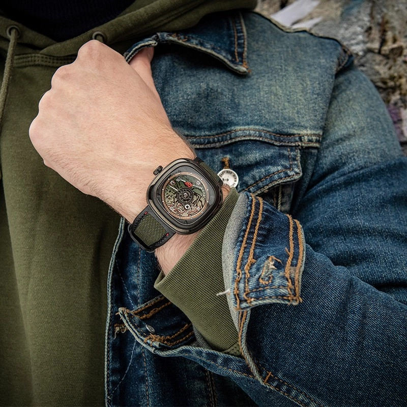 SEVENFRIDAY T 45.6mm T304