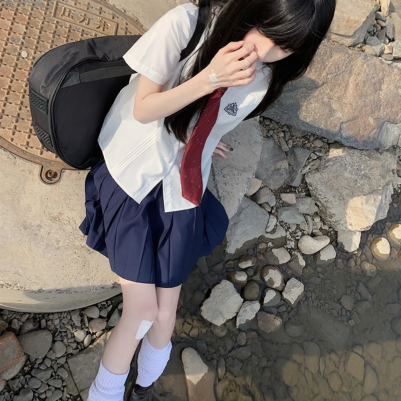 东鲸岁时记 刺绣领带翻领单排扣短袖衬衫 女款