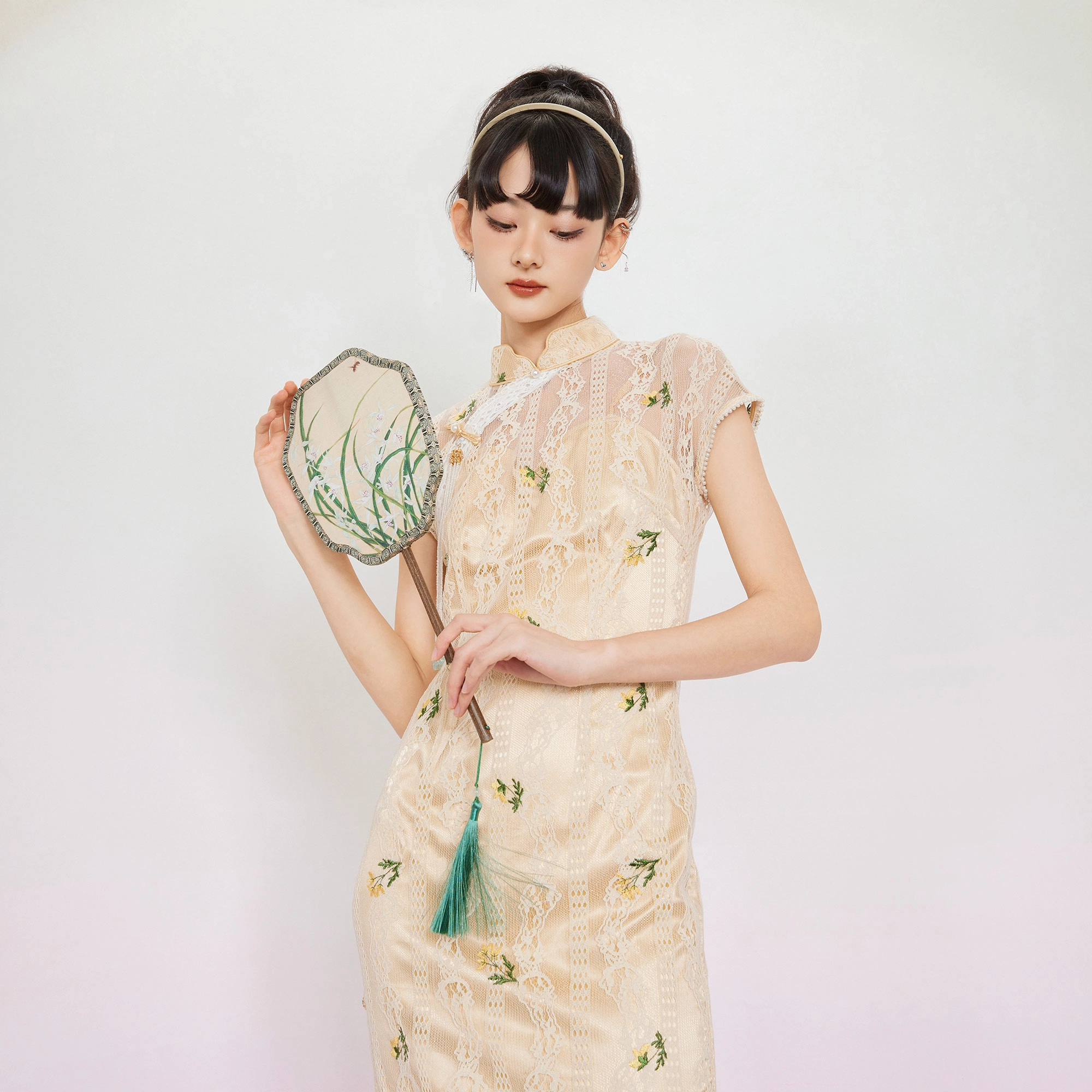 槿爷东方 金盏花复古风改良蚀骨旗袍 女款 浅杏色