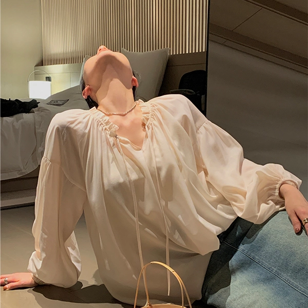 周淼 纯色荷叶领套头直筒衬衫 女款 杏色