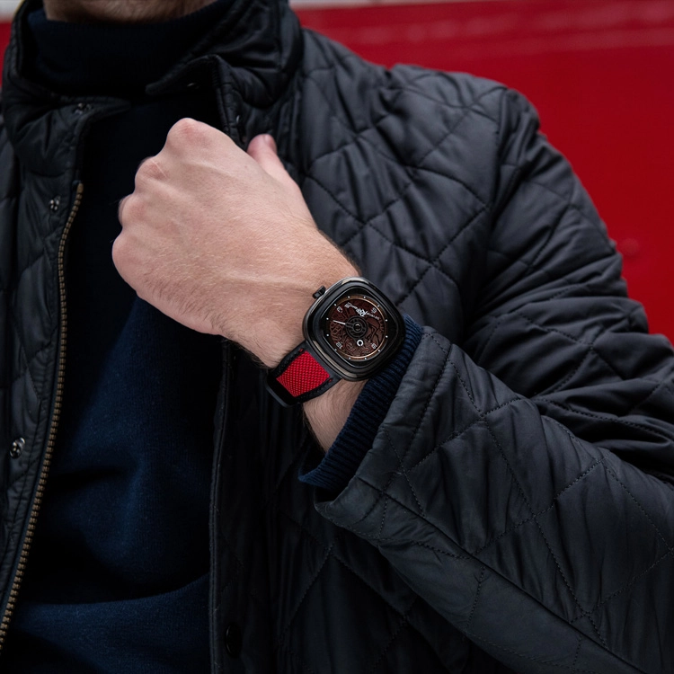 SEVENFRIDAY T 30 45.6mm T305