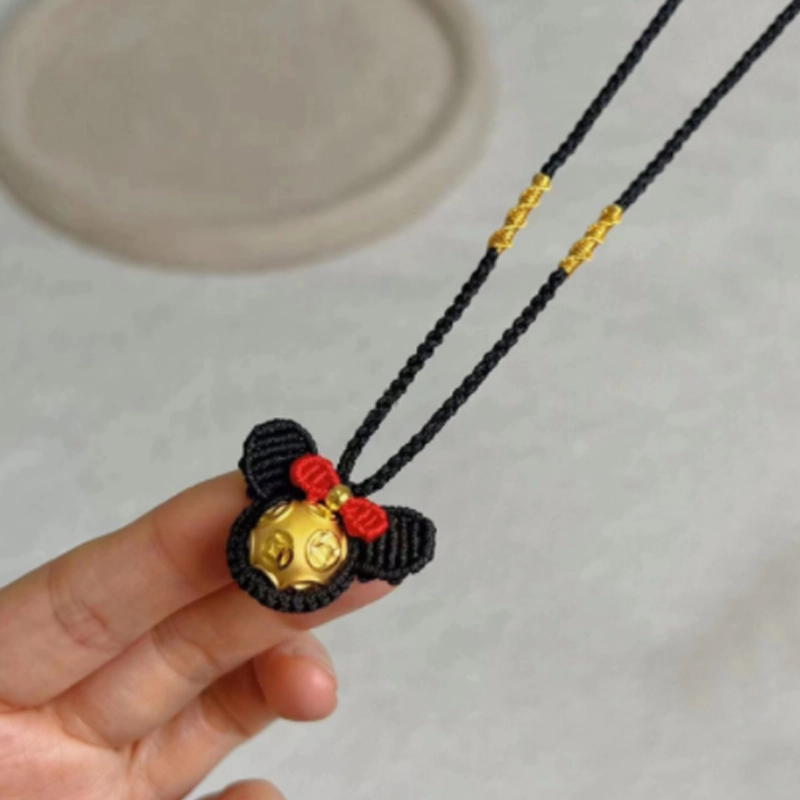 鸳鸯金楼藏宝阁系列 黑曜石金珠大耳朵熊熊 少女心红色蝴蝶结熊熊可爱吊坠 精致卡通编制女款锁骨链