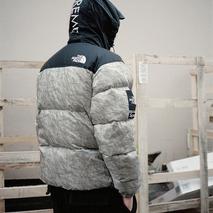 Supreme week 18 x The North Face Paper Print Nuptse Jacket