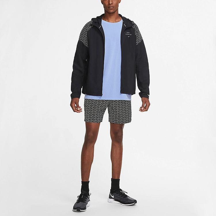 Nike Essential Run Division Flash logo