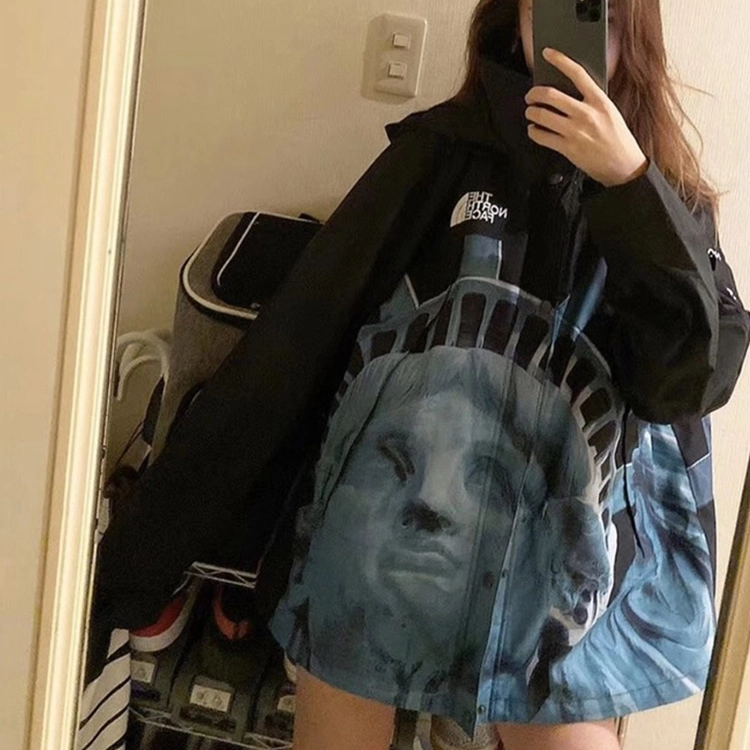 Supreme Week 10 x The North Face Statue of Liberty Mountain Jacket Black