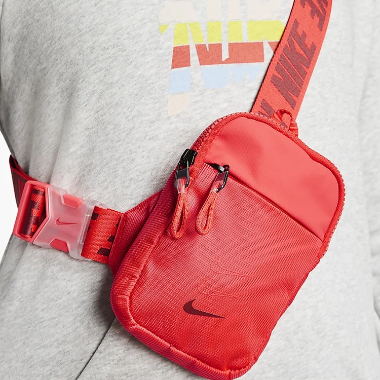 Nike Sportswear Essentials