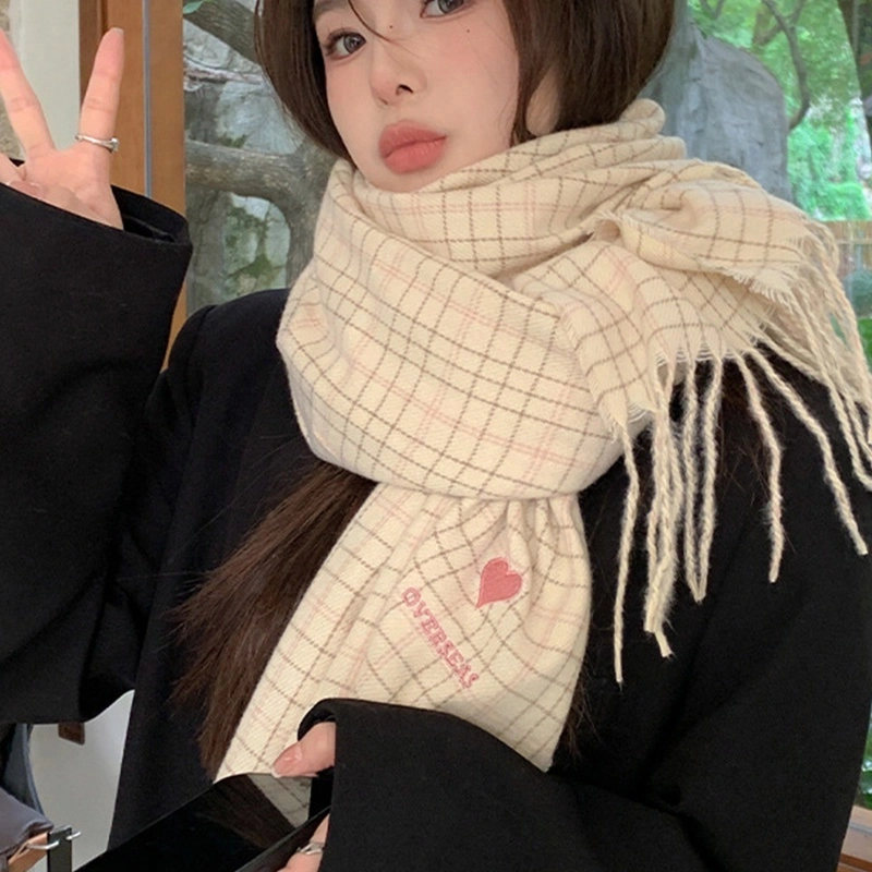 千桐 爱心刺绣格纹 甜美复古保暖流苏 聚酯纤维 绒线围巾 男女同款情侣款