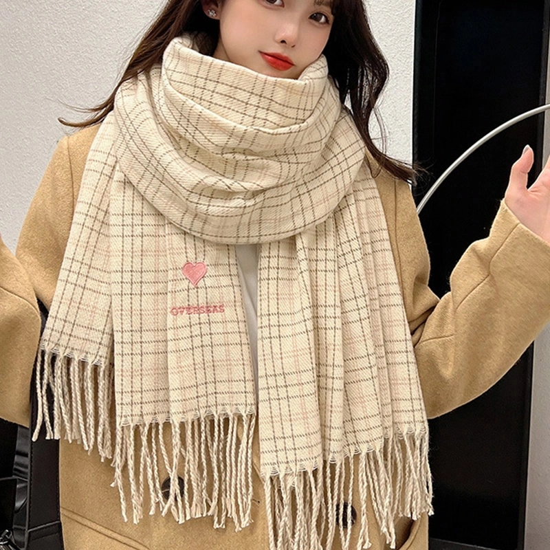 千桐 爱心刺绣格纹 甜美复古保暖流苏 聚酯纤维 绒线围巾 男女同款情侣款