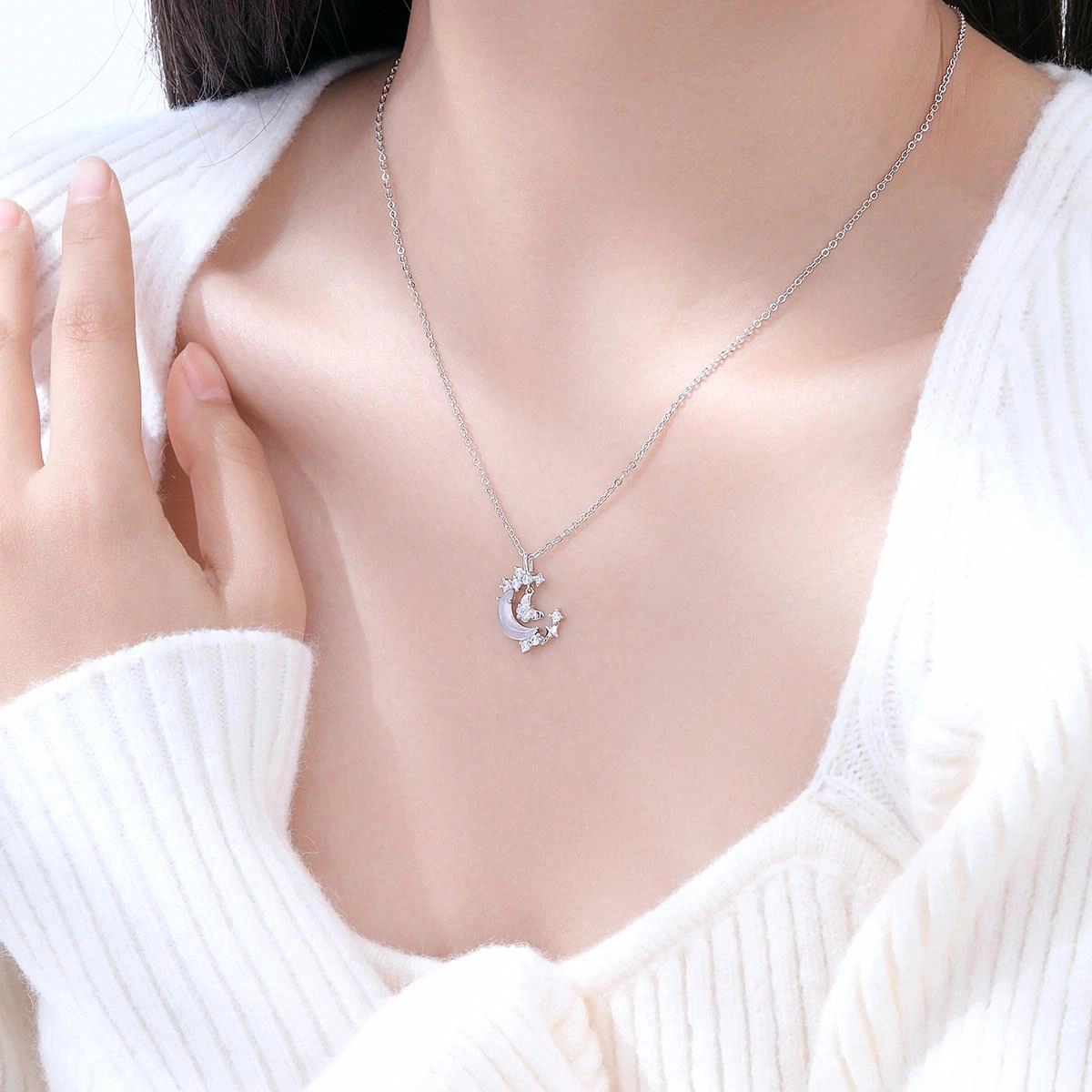 恋朵 时尚小众 爆闪 星月蝶恋 白月光 星星 蝴蝶 轻奢高级感  恋爱礼盒 玉髓 项链 女款