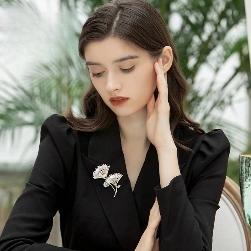 兰盈 银杏叶 轻奢优雅 人造水晶 胸针 女款