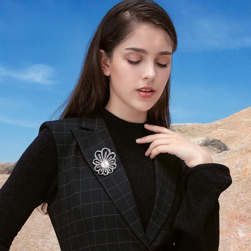 兰盈 金樱子 轻奢小众 奥地利水晶 胸针 女款